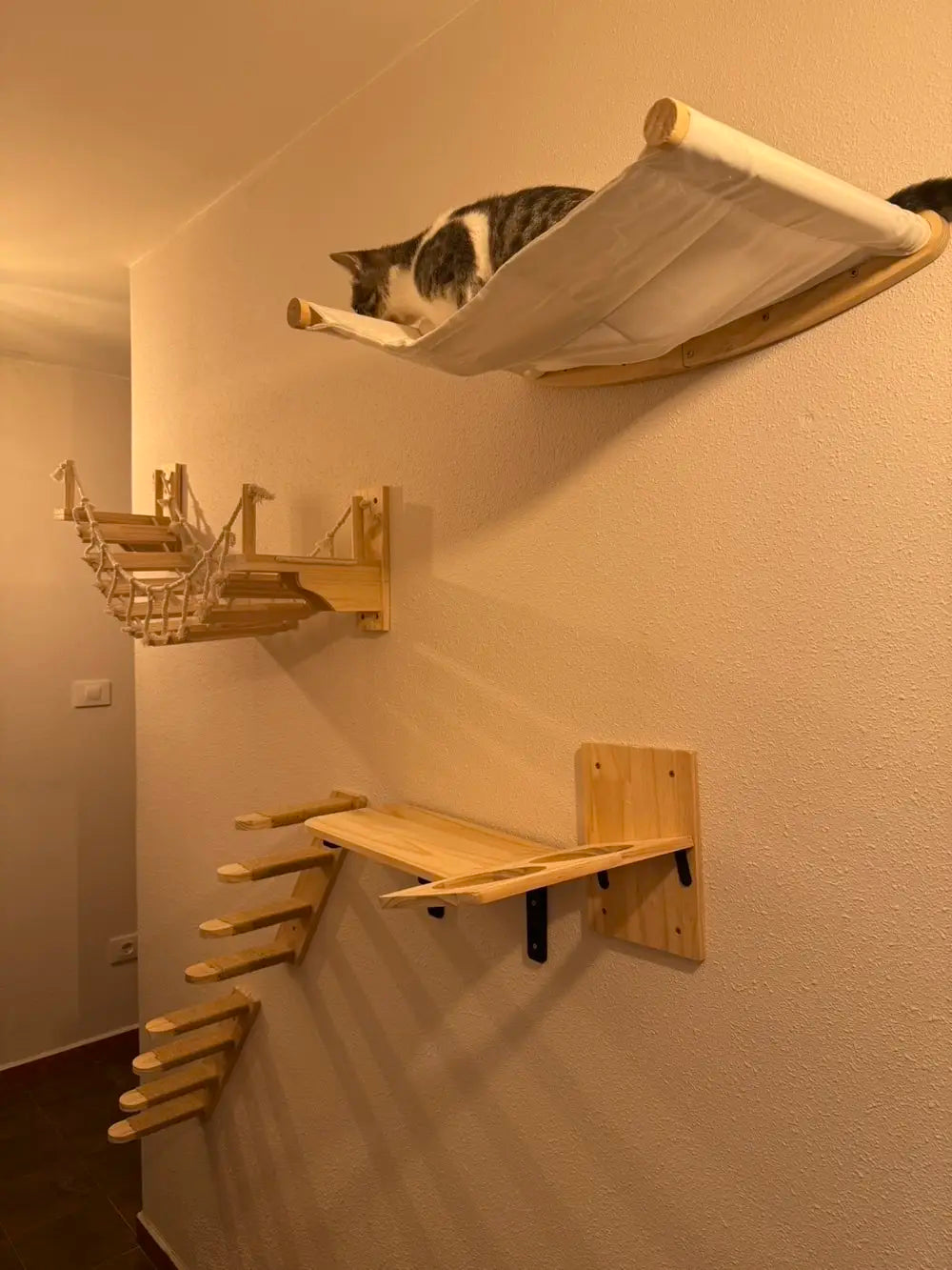 Cat Wall Mounted Climbing Shelves Bridge For Tree Cat Scratching Post Wooden Stairway Shelves Sisal Ladder Cat Climbing Frame