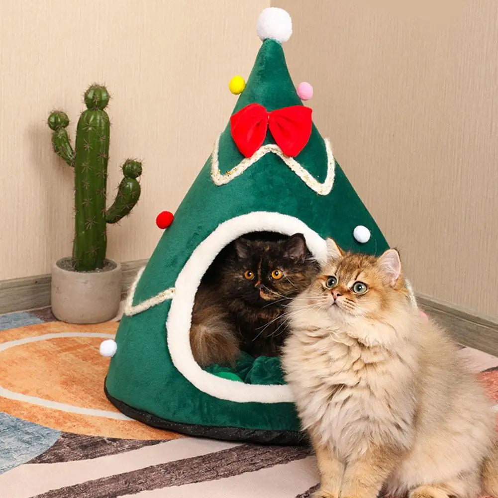 Christmas Hat Shape Creative Pet Bed Soft Plush Winter Semi-enclosed Cute Cat And Dog Bed Warm Comfortable 45cm Mini Bed Tent