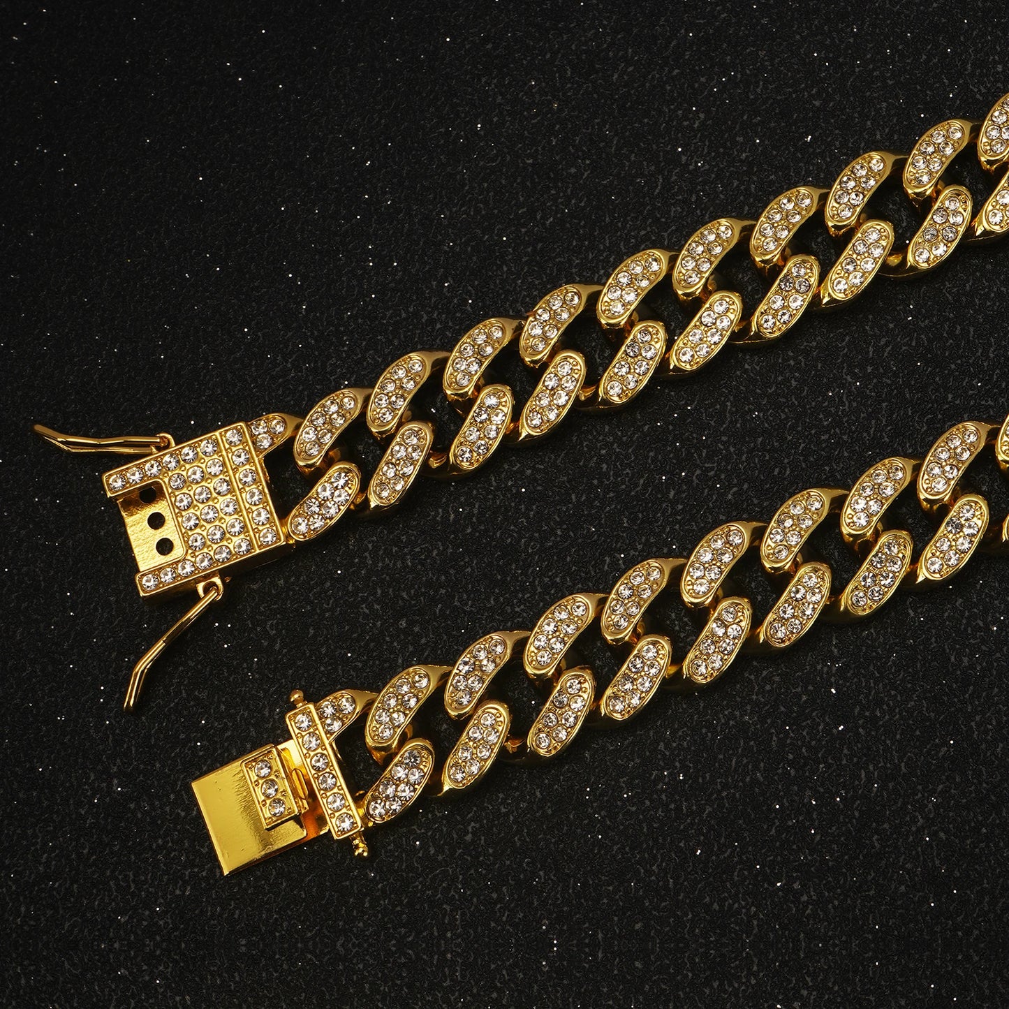 Dog Chain Diamond Collar Walking Metal Chain Collar with Design Secure Buckle Pet Cat Cuban Collar Jewelry Accessories