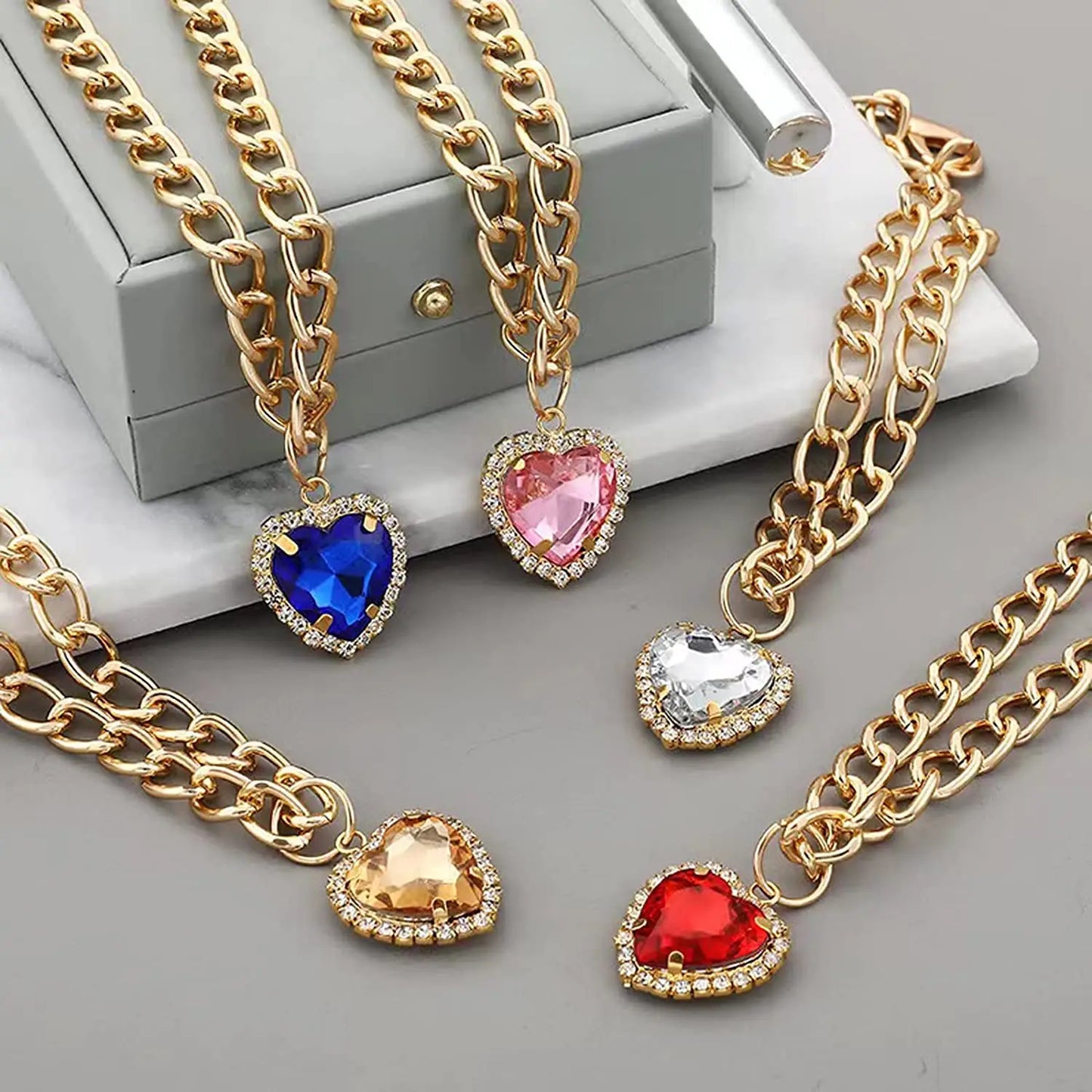Luxury Dog Cat Necklace Jewelry with Heart Diamond Pendant Design Gold Chain Collar Pet Wedding Birthday Costume Accessories