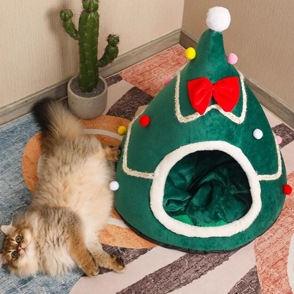 Christmas Hat Shape Creative Pet Bed Soft Plush Winter Semi-enclosed Cute Cat And Dog Bed Warm Comfortable 45cm Mini Bed Tent