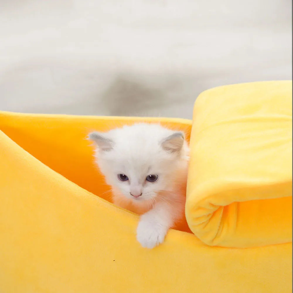 Puppy Dog Bed Cat Bed Pet Sofas Comfortable and Washable Cute Banana Shape Pug Doggy Kitten Sleeping Bed Nest for Small Animals