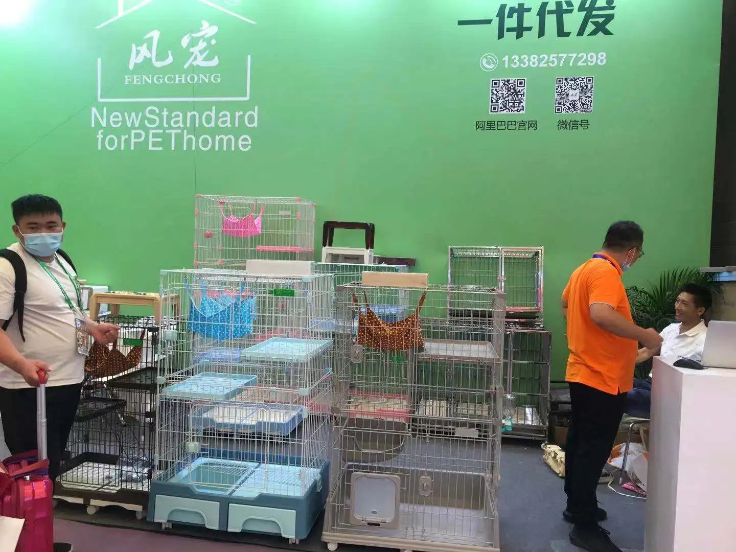 Choose high-quality stainless steel wire PP plastic cat cage with mobile base inexpensive  Wholesale factory price