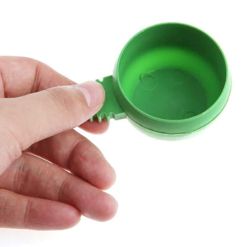 3Pcs/Set Green Plastic Parrot Mini Food Water Bowl Feeder Plastic Birds Pigeons Cage Sand Cup Feeding Tool Accessory
