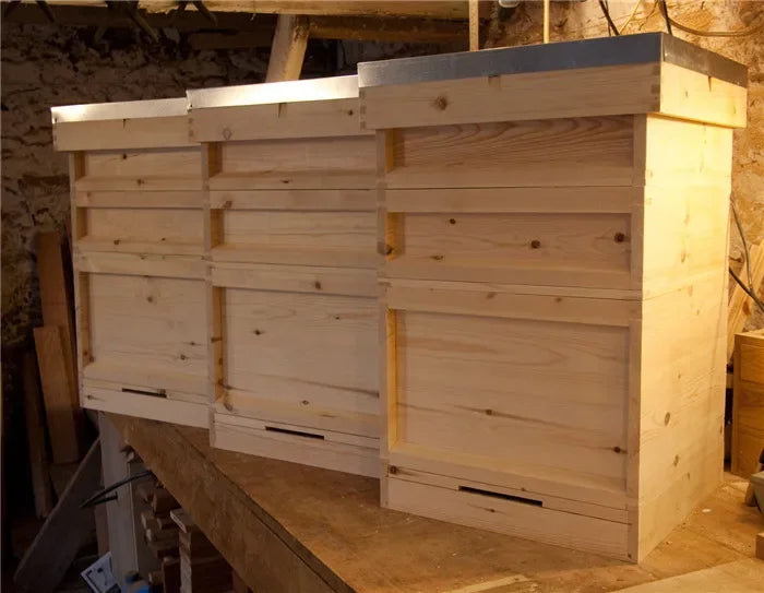 Wholesale Beehive Kit Beekeeping Red Cedar Wood UK British Standard National Bee Hive and Frame with Foundation