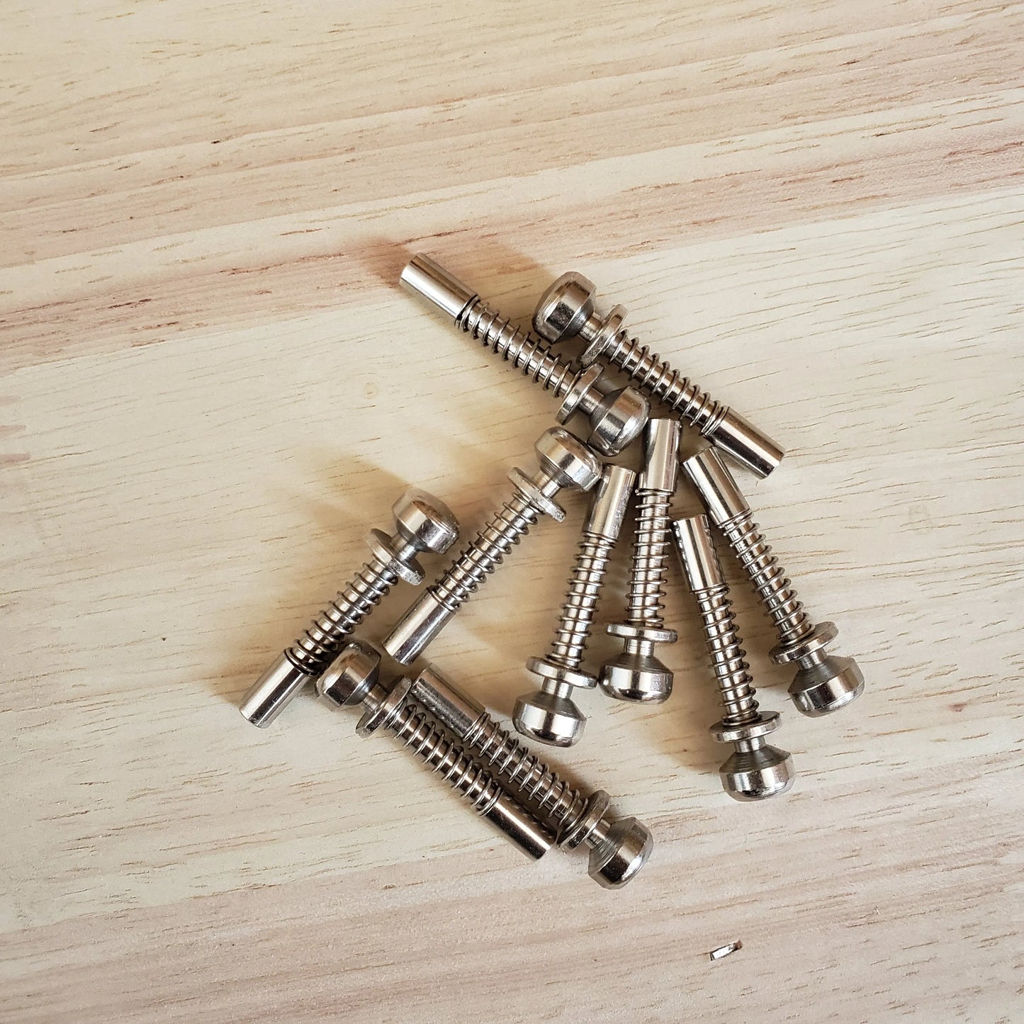 Pigeon Cage Spring Lock Yellow Lock Ox Horn Hook Lock Hardware Spring Lock Spring Pin Pigeon Cage Nest Box Accessories