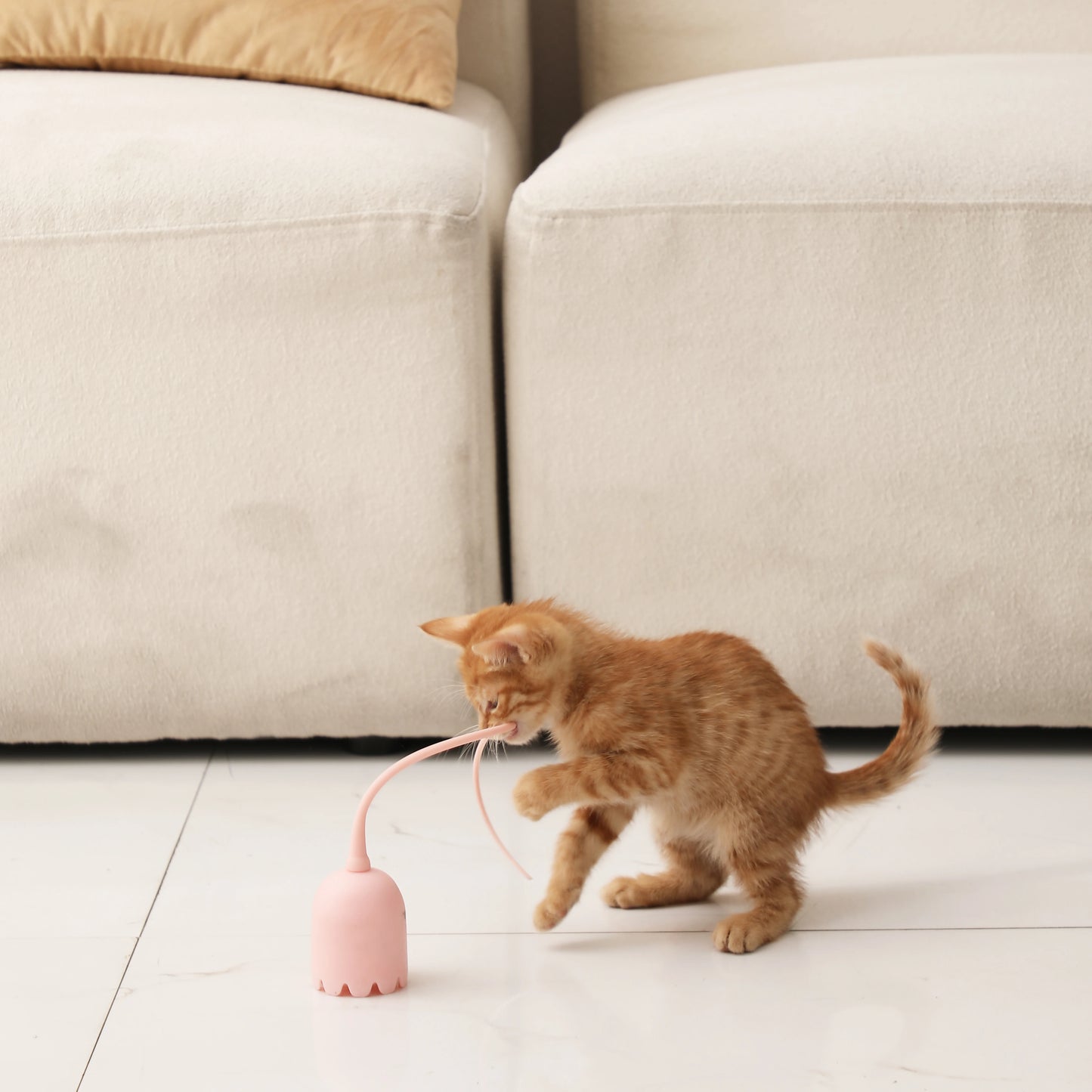 1 Set of Electric Cat Teasing Stick Intelligent Tail Wagging Cat Toy, Silicone Tail Automatic Rotating Cat Toy