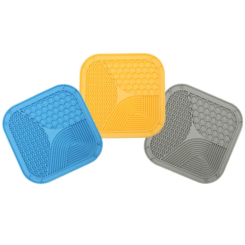 Pet Suction Cup Lick Pad Pet Lunch Mat Slow Food Pad for Cats and Dogs Powerful Suction Cup Easy To Wash Silicone Material