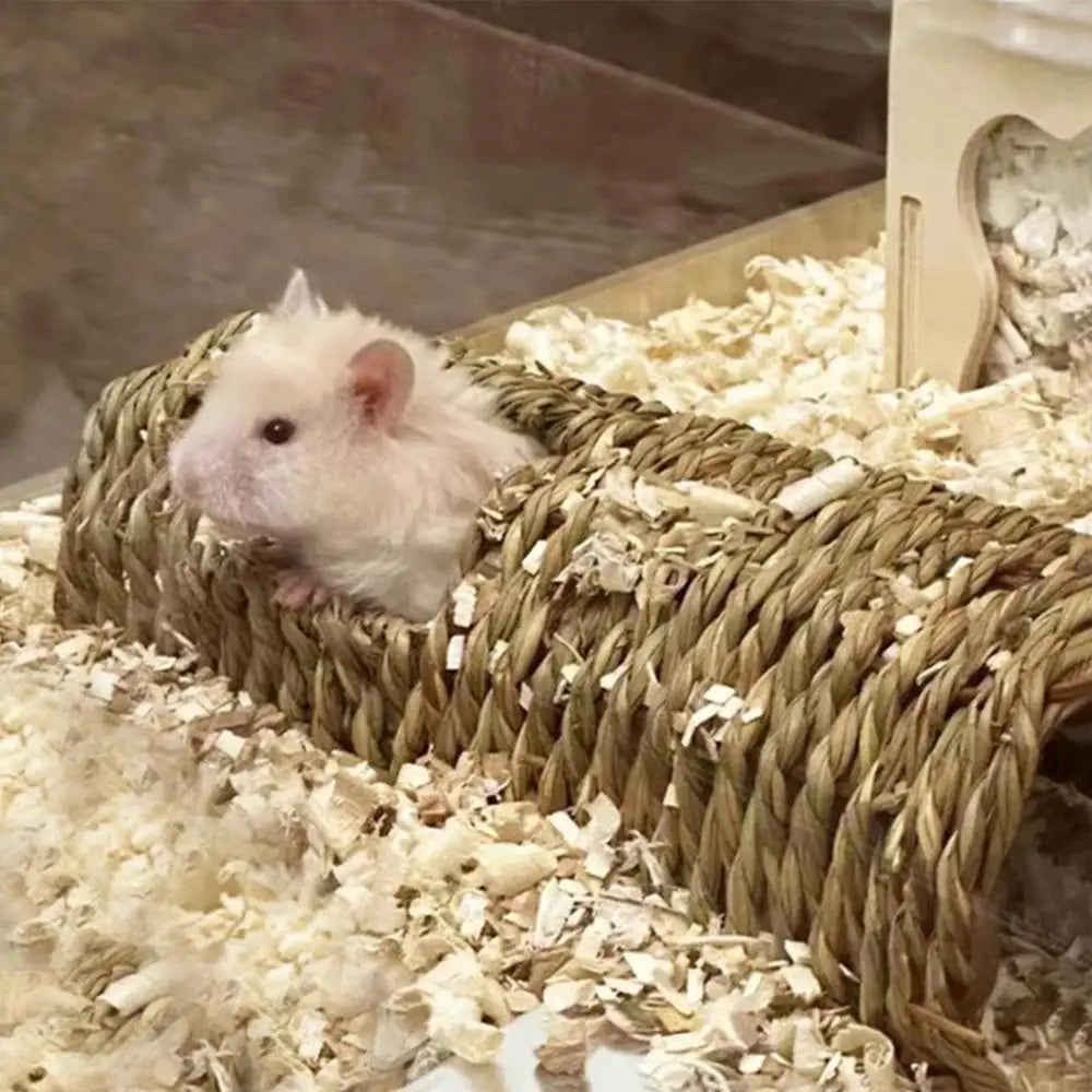 Hamster Grass Tunnel Natural Grass Tunnel Hamster Spacious Nest Indoor Pet Hideaway Hut Small Animals Activity Center for Dutch