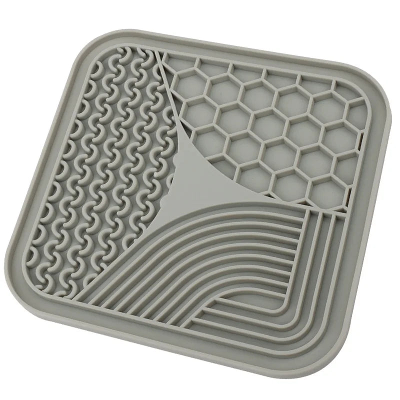 Pet Suction Cup Lick Pad Pet Lunch Mat Slow Food Pad for Cats and Dogs Powerful Suction Cup Easy To Wash Silicone Material