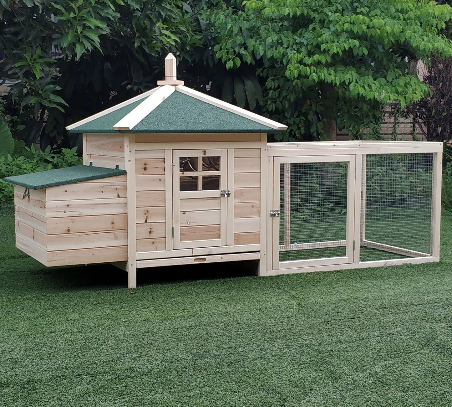 Wooden Chicken Coops Are Sheltered From Wind and Rain, Spacious and Easy To Clean, Suitable for Most of The Poultry