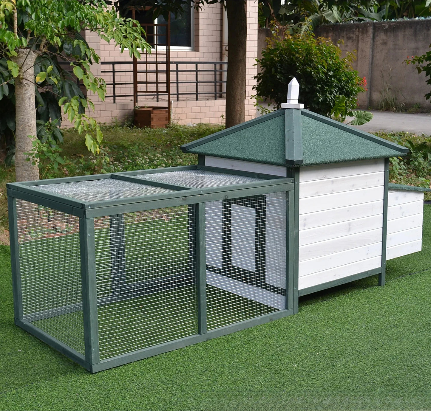 Wooden Chicken Coops Are Sheltered From Wind and Rain, Spacious and Easy To Clean, Suitable for Most of The Poultry