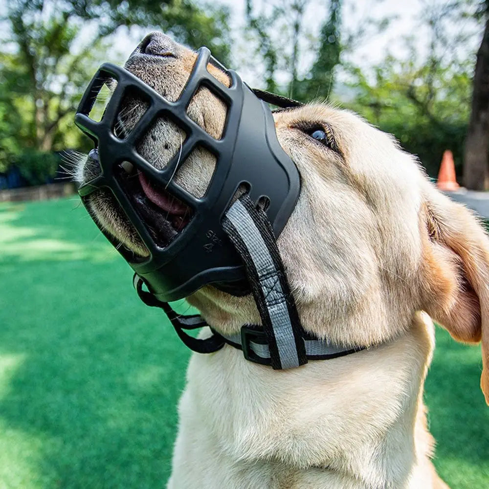 Adjustable Dog Muzzle Anti-Biting Dog Mouth Cover With Reflective Strip Can Drink Water Breathable Plastic