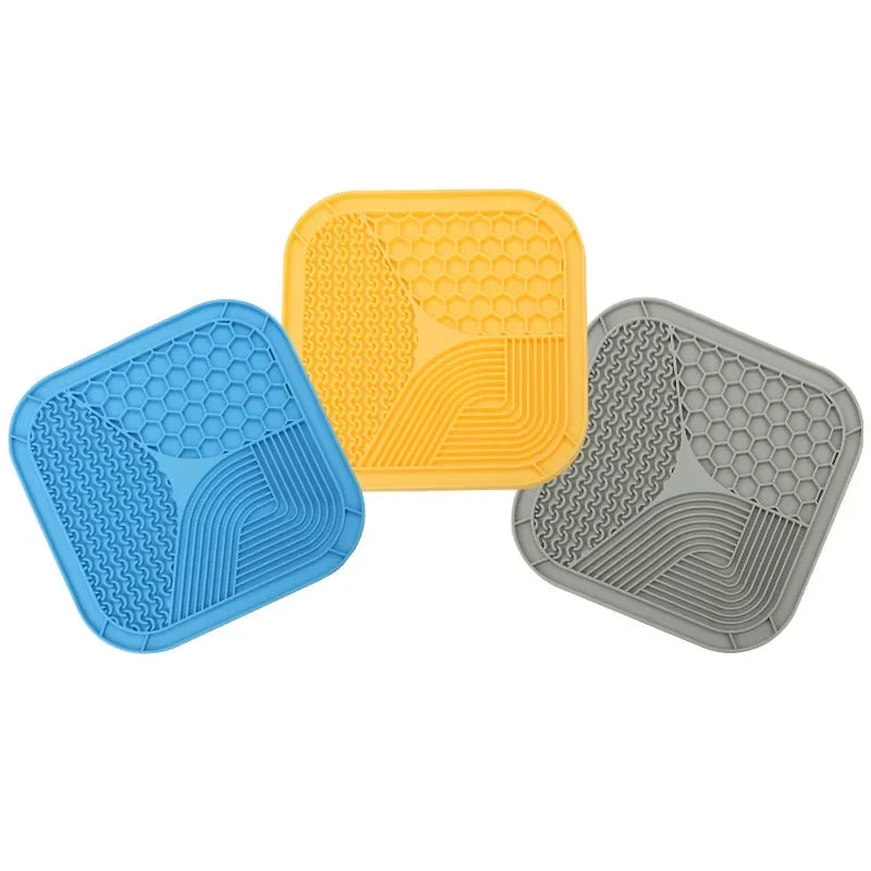 Pet Suction Cup Lick Pad Pet Lunch Mat Slow Food Pad for Cats and Dogs Powerful Suction Cup Easy To Wash Silicone Material