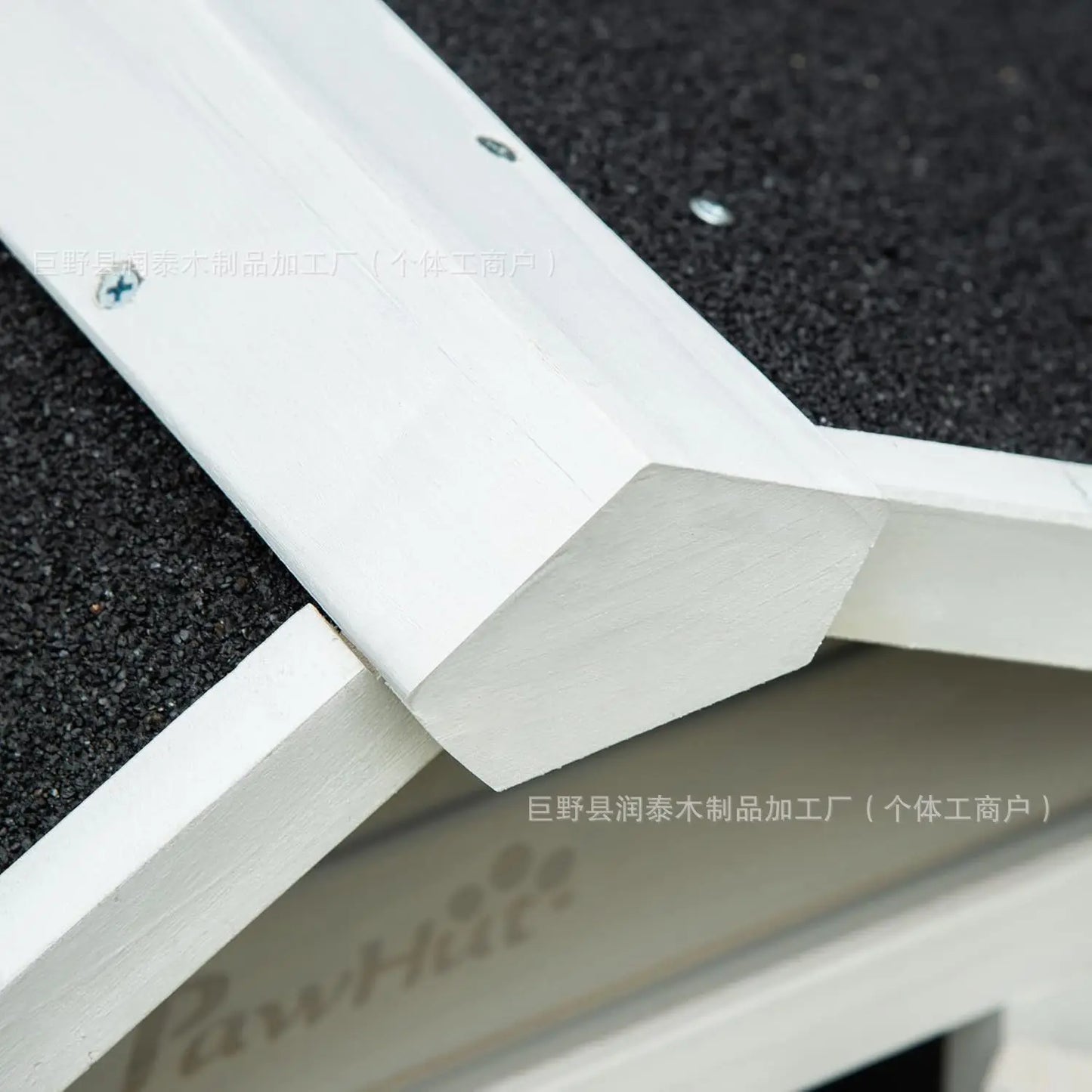 Outdoor rain and sun protection Solid wood dog house Dog house Preservative wood Pet nest Universal warm cat kennel Kennel