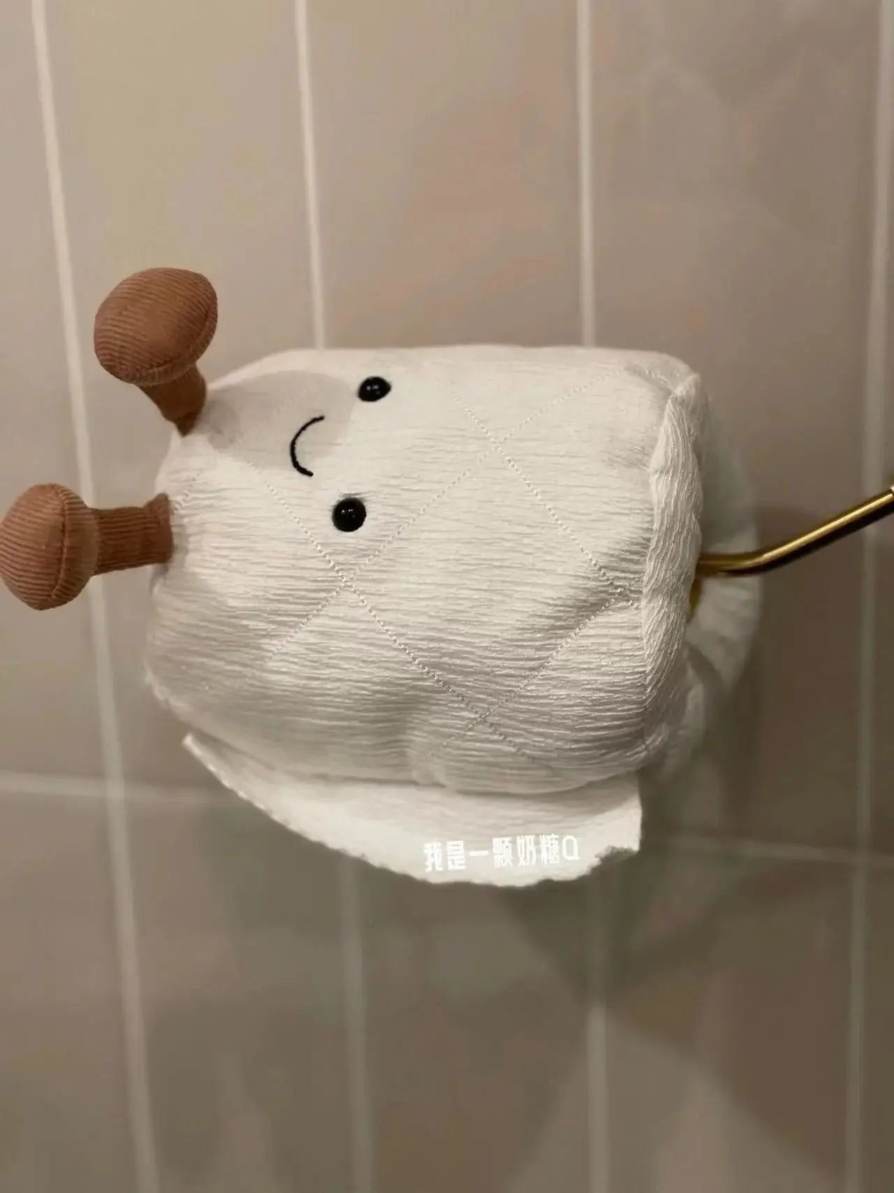 Jelly cat plush cute toilet paper doll roll paper creative, fun and cute doll pendant as a gift for friends without labels