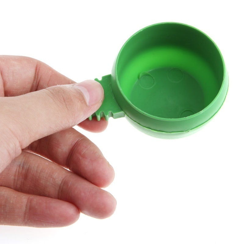 3Pcs/Set Green Plastic Parrot Mini Food Water Bowl Feeder Plastic Birds Pigeons Cage Sand Cup Feeding Tool Accessory