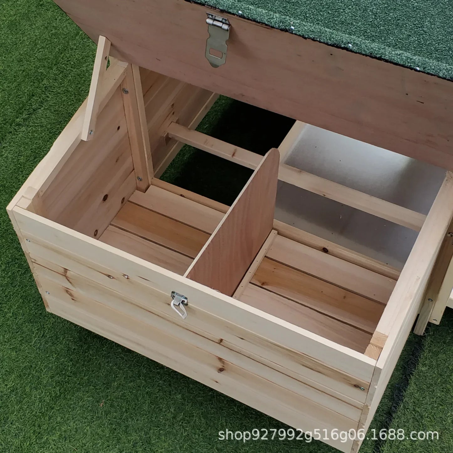 Wooden Chicken Coops Are Sheltered From Wind and Rain, Spacious and Easy To Clean, Suitable for Most of The Poultry