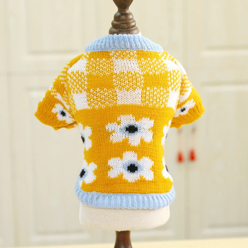 Luxury Designer Warm Winter Clothes for Pets Wool Knitting Floral New Year York Dog Sweaters Sphinx Cat Christmas Puppy Clothing