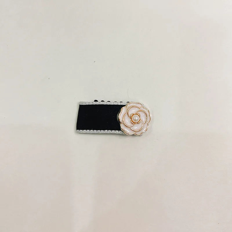 Elegant Black Chihuahua Dog Accessories Pearl Floral Party Hairpins for Kittens Long Hair Wear Bow Tie Necklace Pet Products