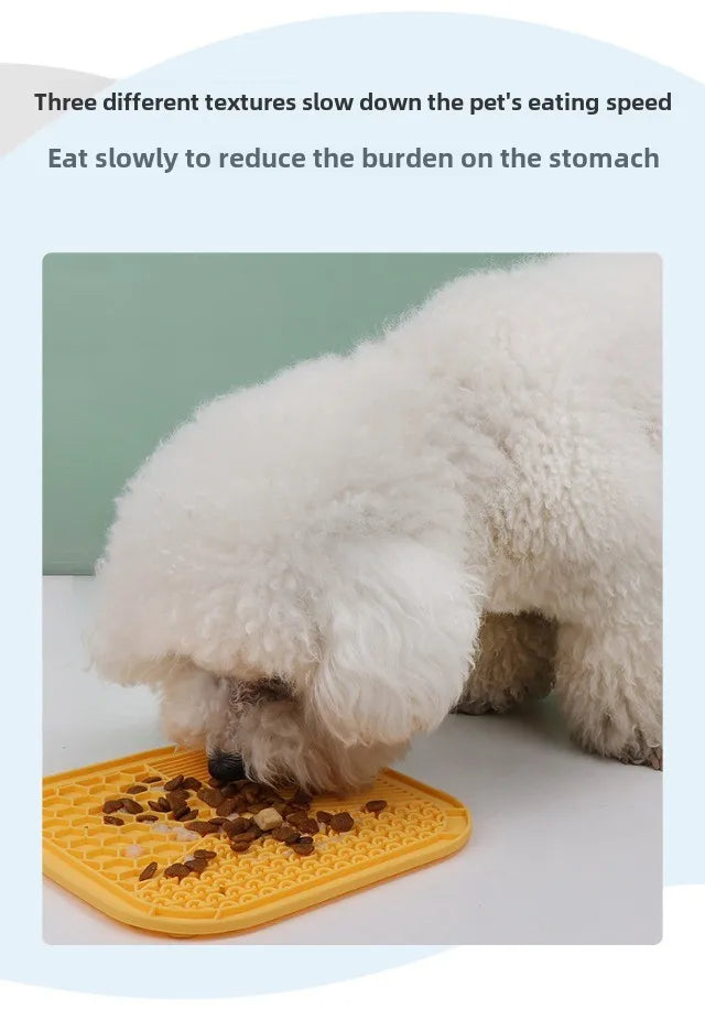 Pet Suction Cup Lick Pad Pet Lunch Mat Slow Food Pad for Cats and Dogs Powerful Suction Cup Easy To Wash Silicone Material